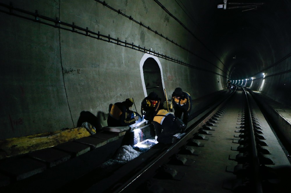 新华铁路运营隧道病害现状